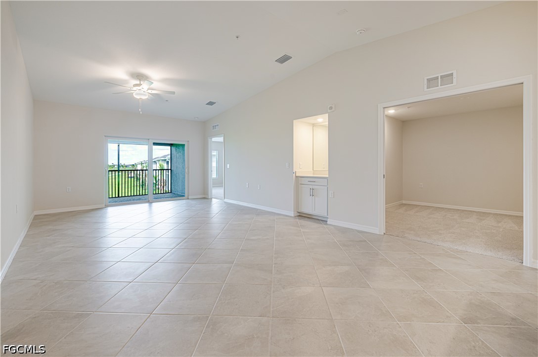 15435 GREEN ACRES Avenue, Apt 2527