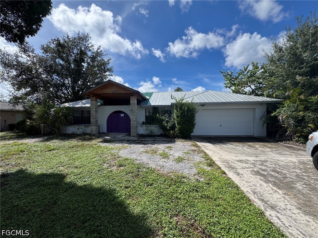 2215  Treehaven Circle