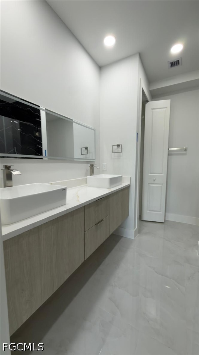 2924 Wallace Avenue, Apt 2926