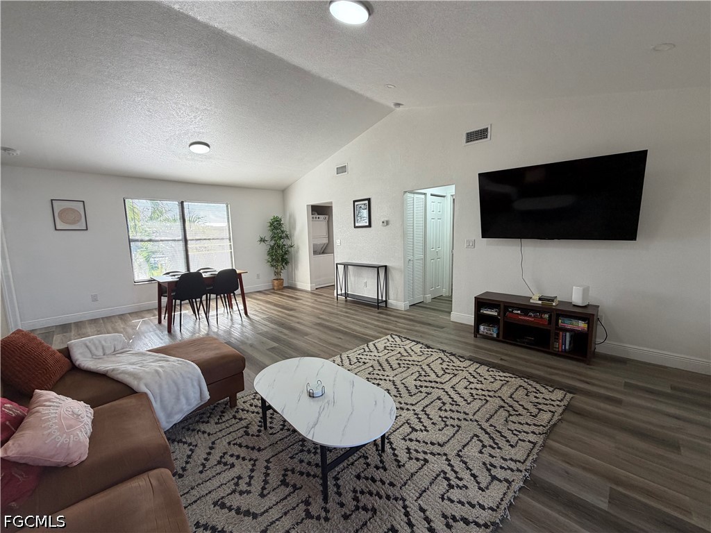 2811 SE 15th Place, Apt 202