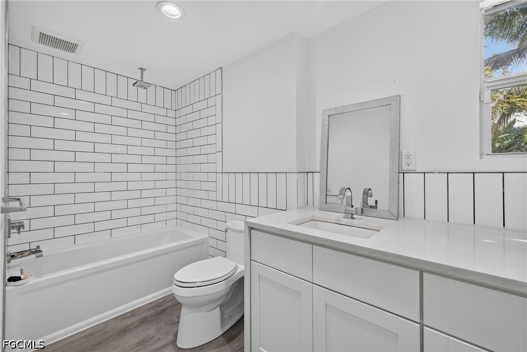 817/825  Julia Street