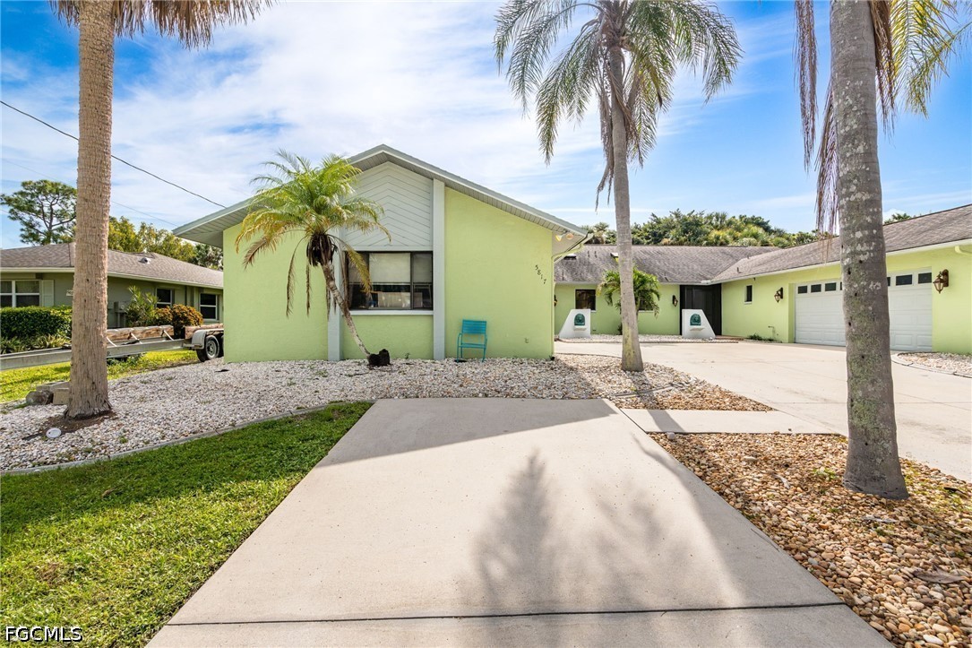 5815/5817  Littlestone Court