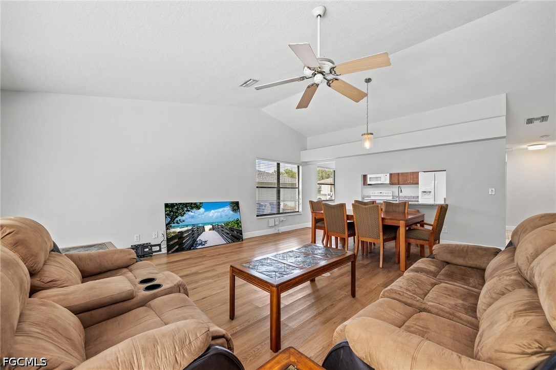5815/5817  Littlestone Court