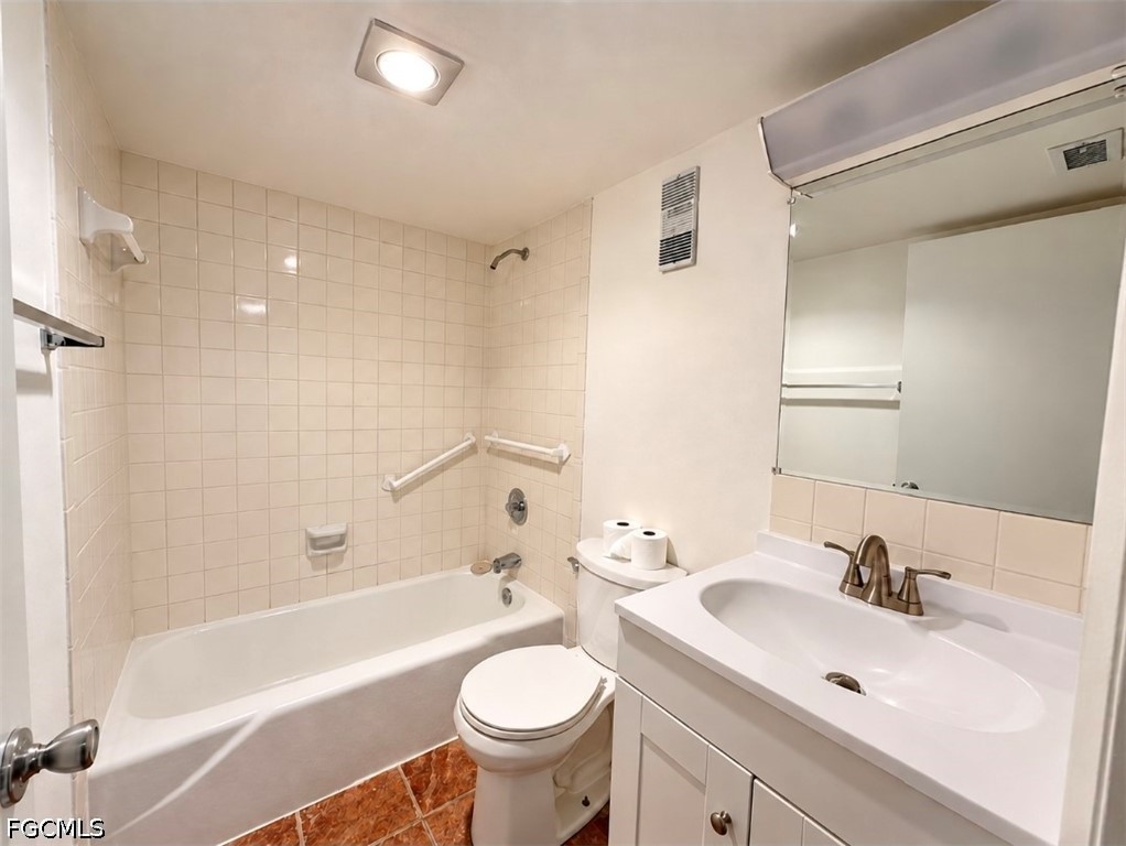 2264  Winkler Avenue, Apt 210