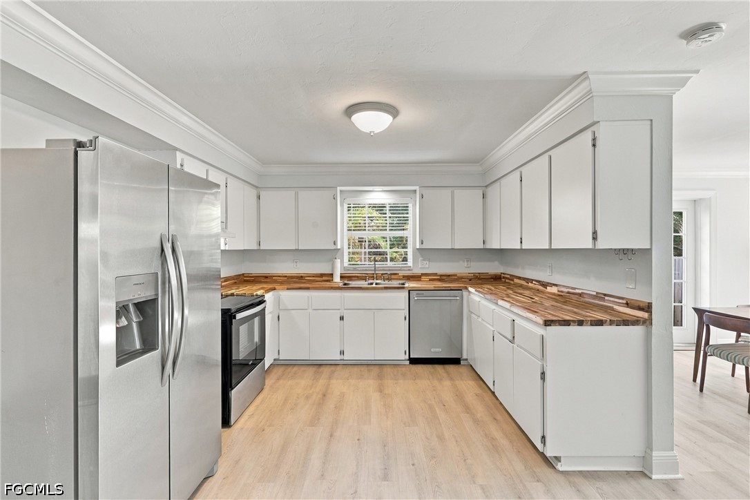 3752 Roosevelt Avenue