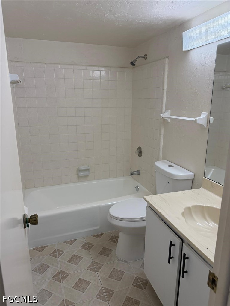 4906 Victoria Drive, Apt 404