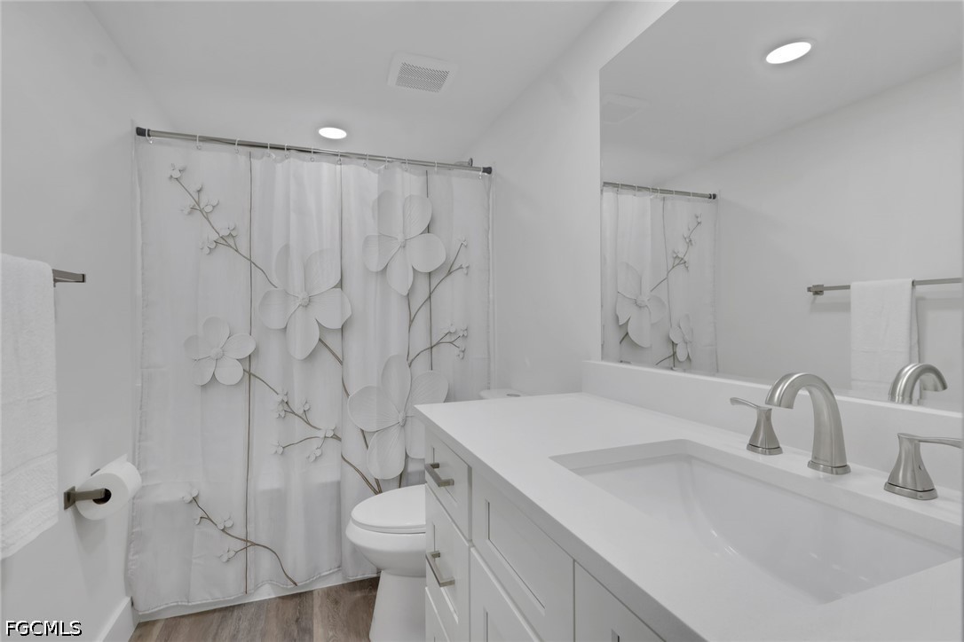 1740 Pine Valley Drive, Apt 213
