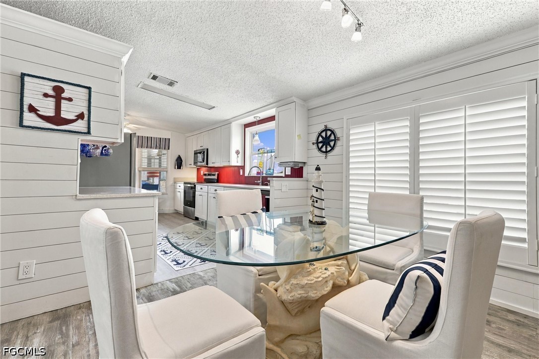 3055 Harpoon Lane