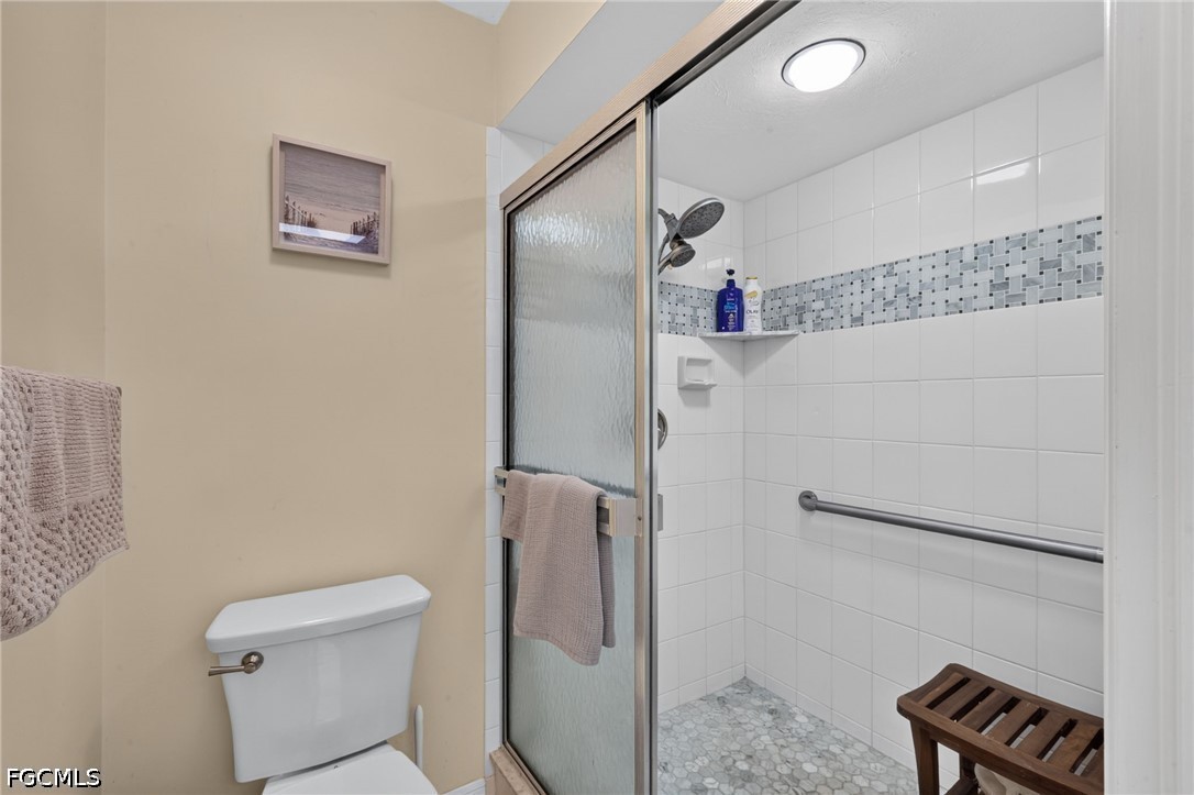3927 SE 11th Place, Apt 105
