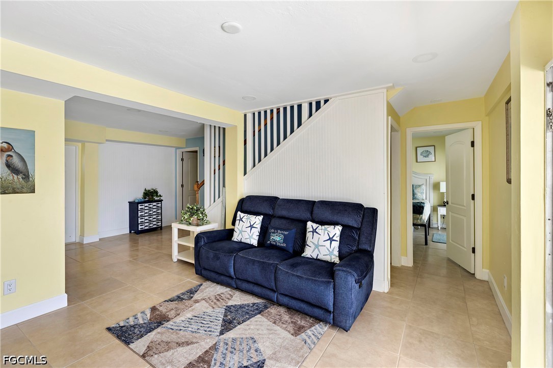 220 Curlew Street