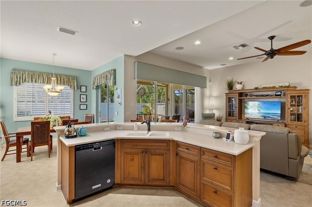 8872  King Henry Court