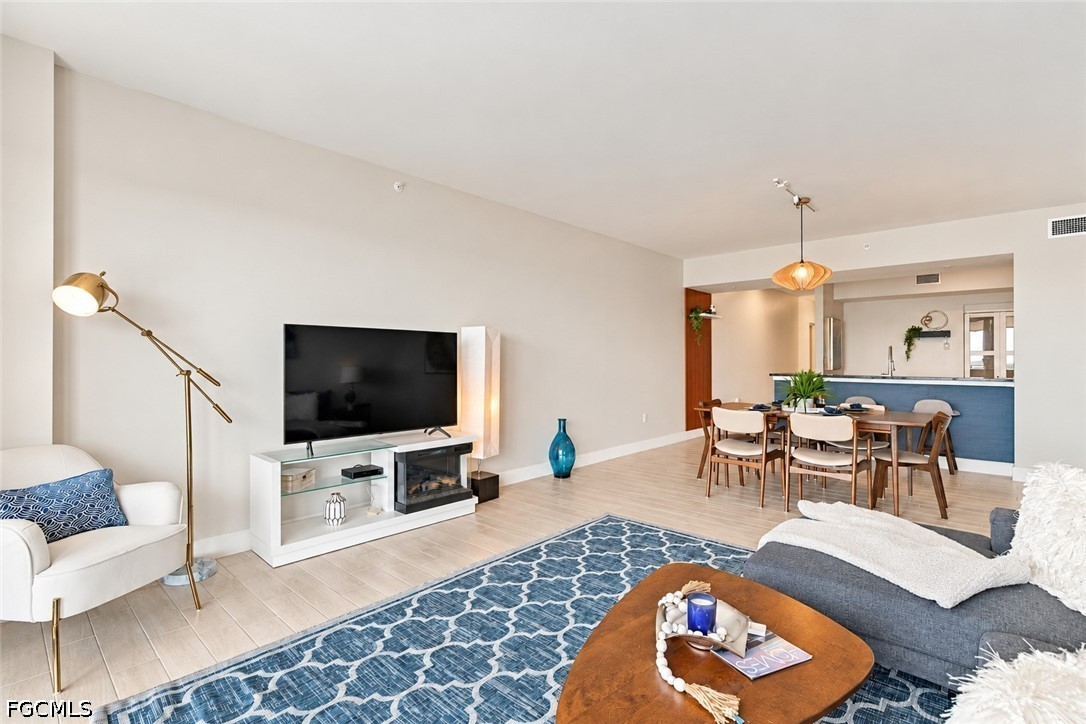 3000 Oasis Grand Boulevard, Apt 1401