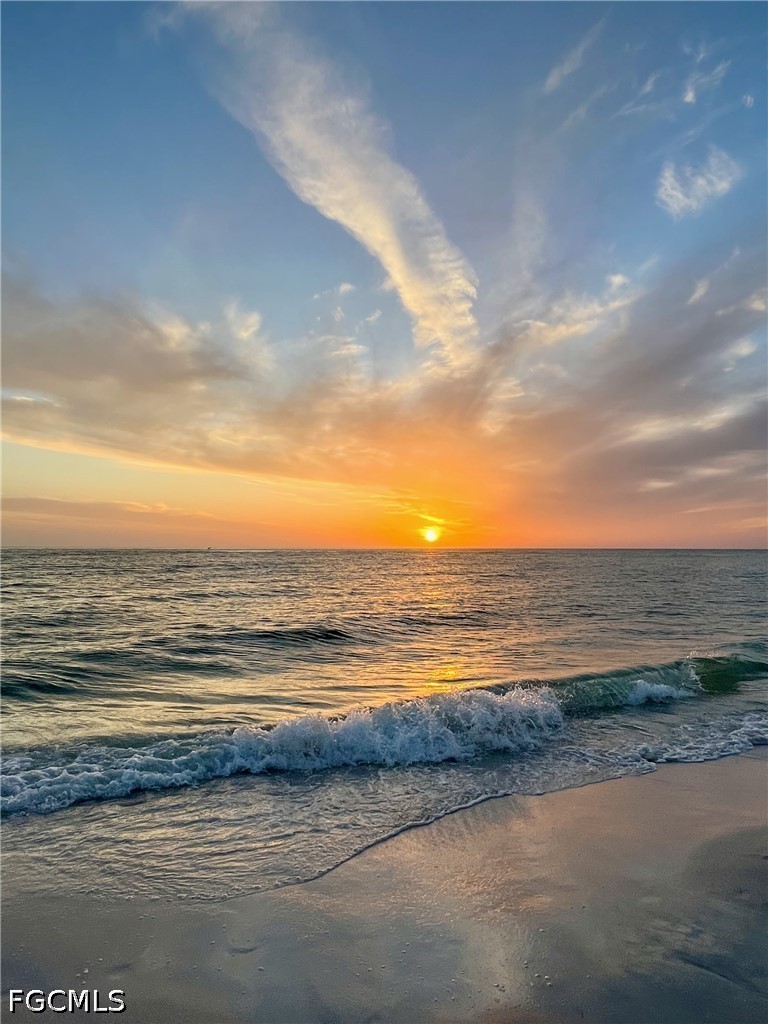 619 Beachwalk Circle, Apt I201