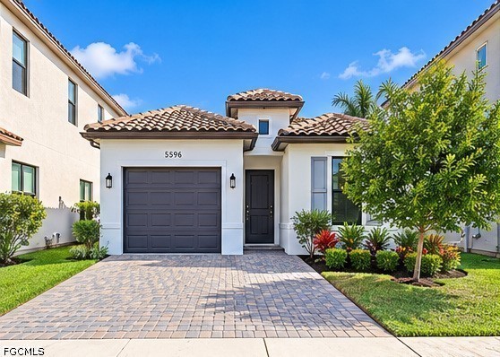 5596  Cobalto Way