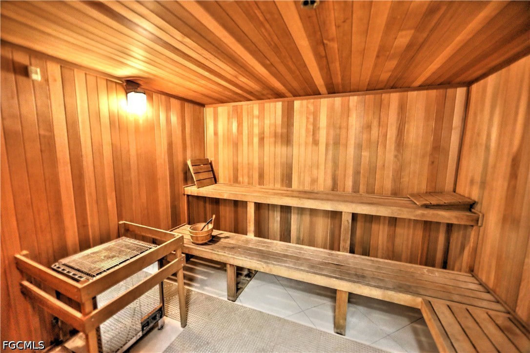 2090 W First Street, Apt 2907