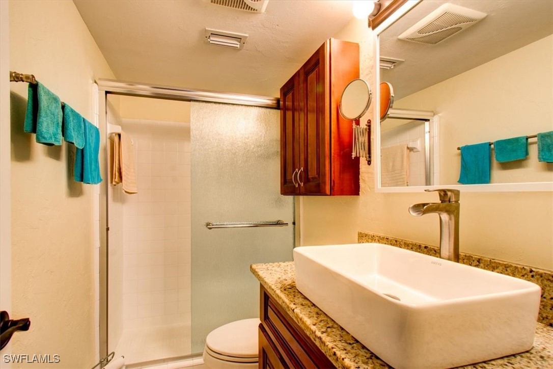 4906 Victoria Drive, Apt 413
