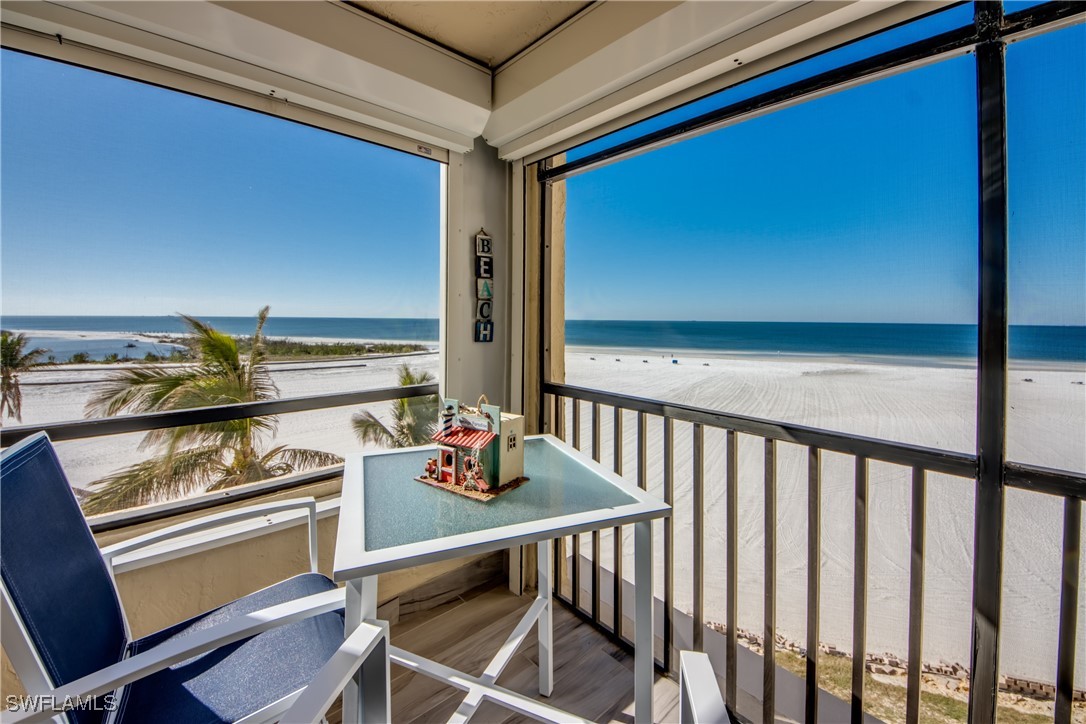 6662  Estero Boulevard, Apt 607