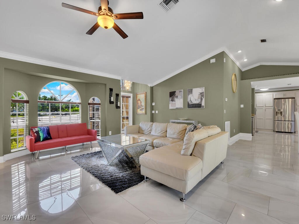 834  Santa Barbara Boulevard