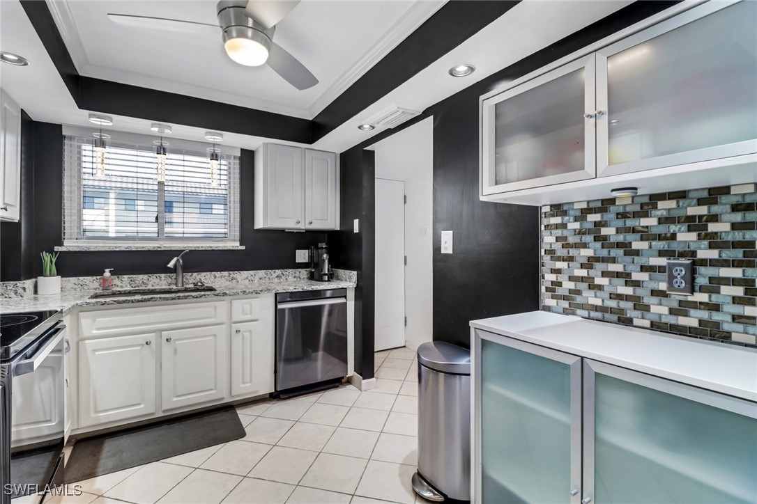 2121 Collier Avenue, Apt 401