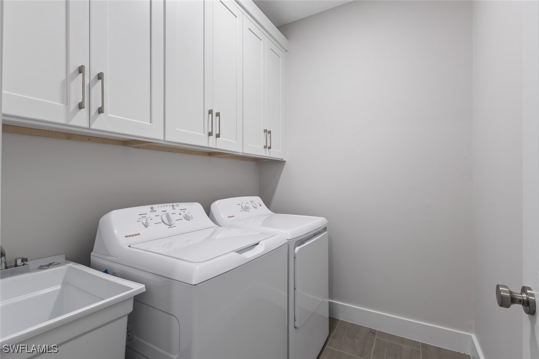 3607 SW 8th Court