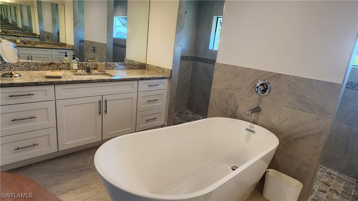 702 NW 30th Place