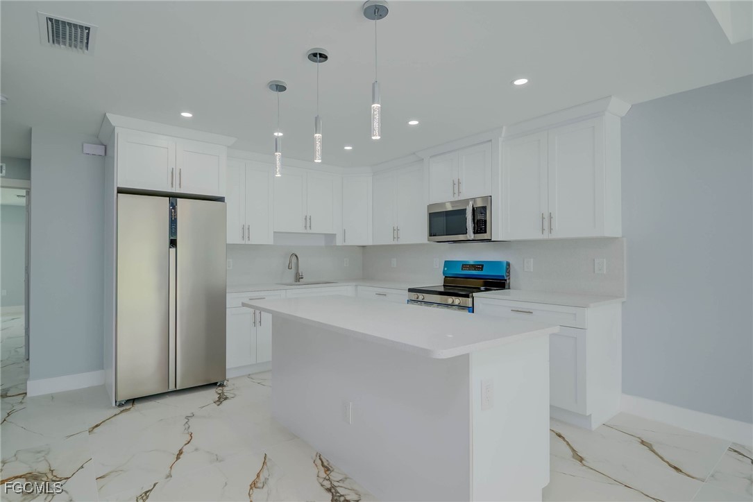 805/807 W 12th Street