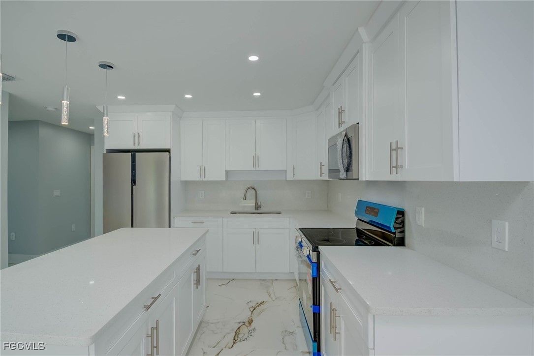 805/807 W 12th Street