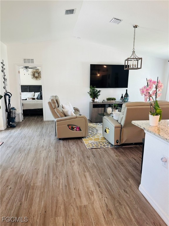 5003  Moon Lane
