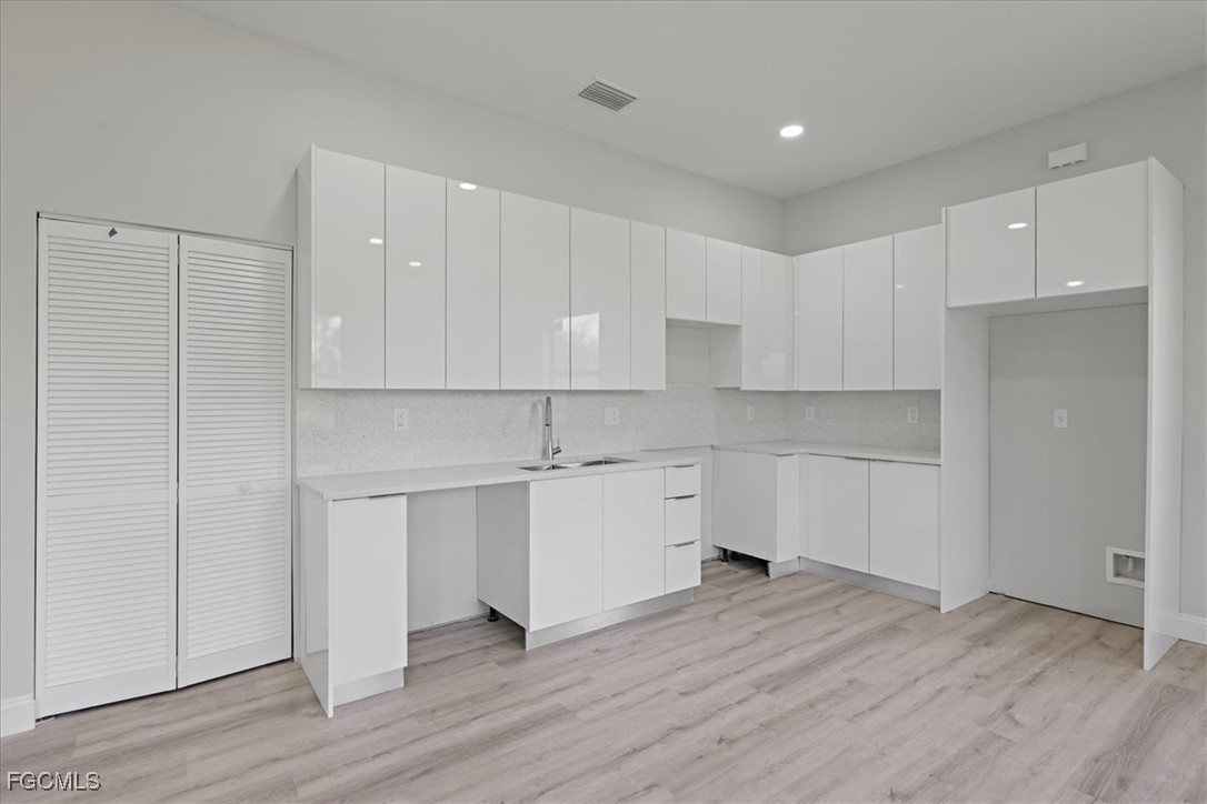 843  Theodore Vail Street