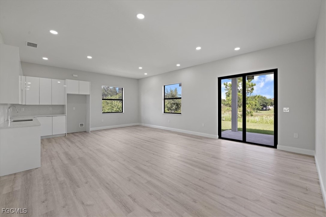 843  Theodore Vail Street