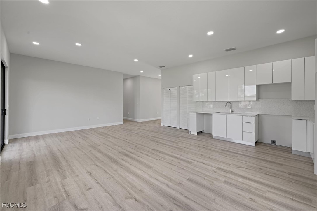 843  Theodore Vail Street