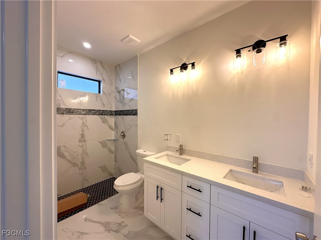 2404/2406  Dickens Avenue