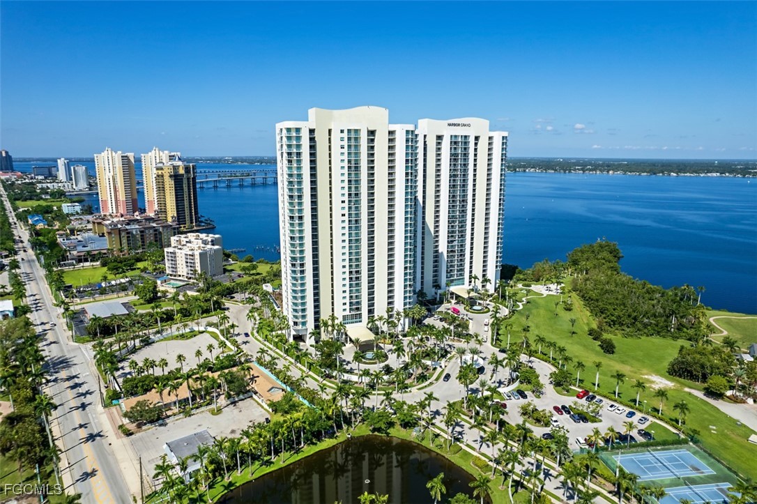 3000  Oasis Grand Boulevard