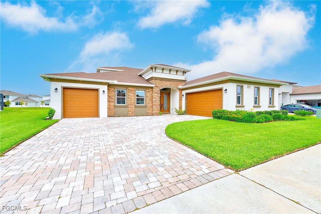 8717  Sanders Tree Loop