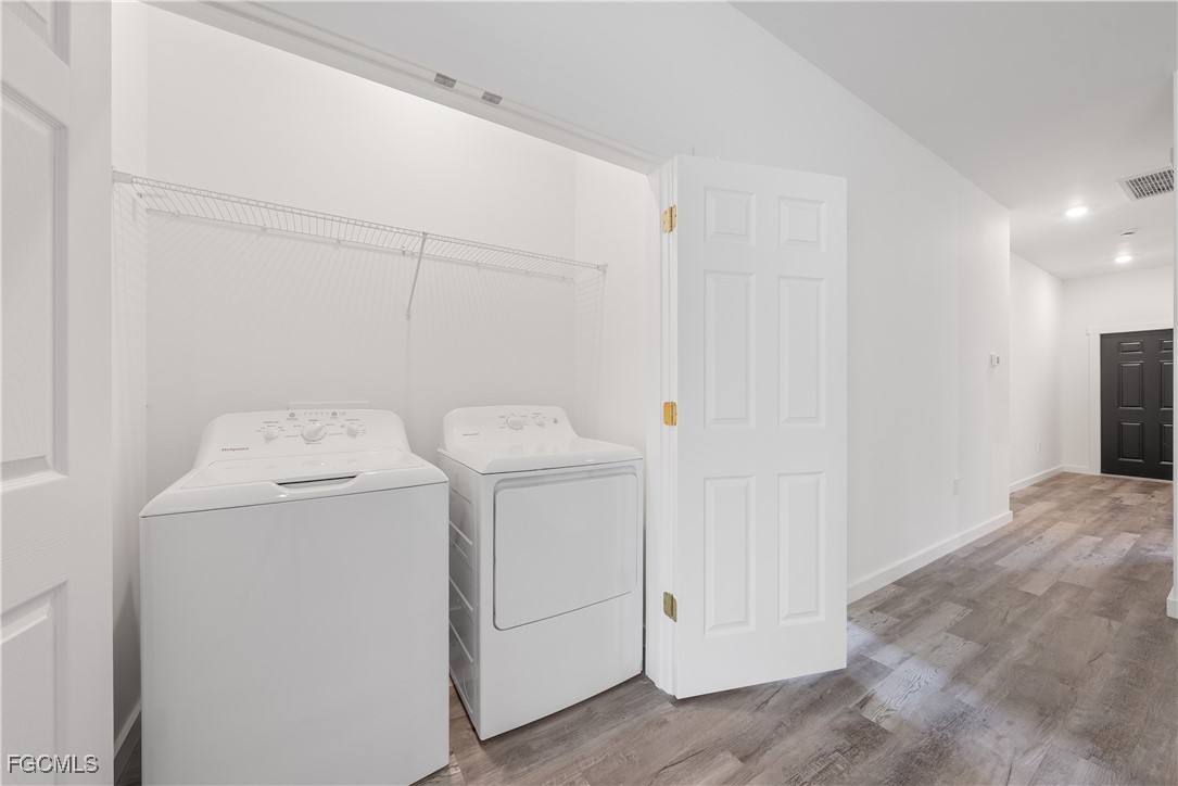 1025/1027  Meadow Road