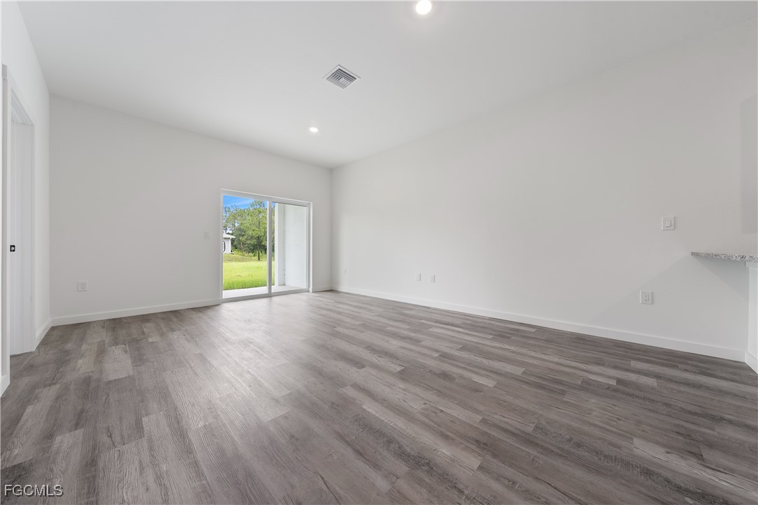 1025/1027  Meadow Road