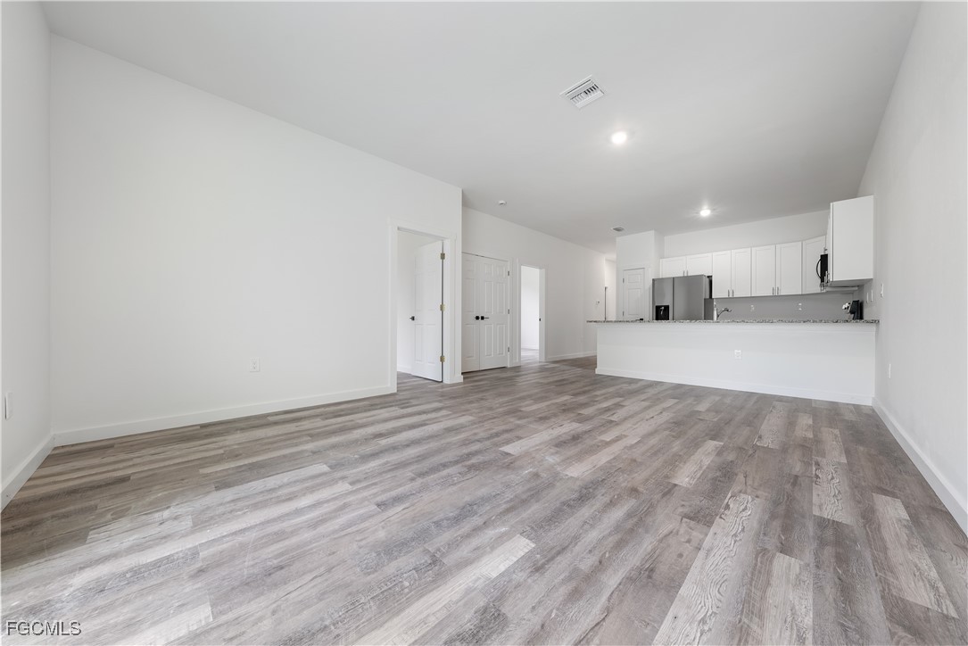 1025/1027  Meadow Road