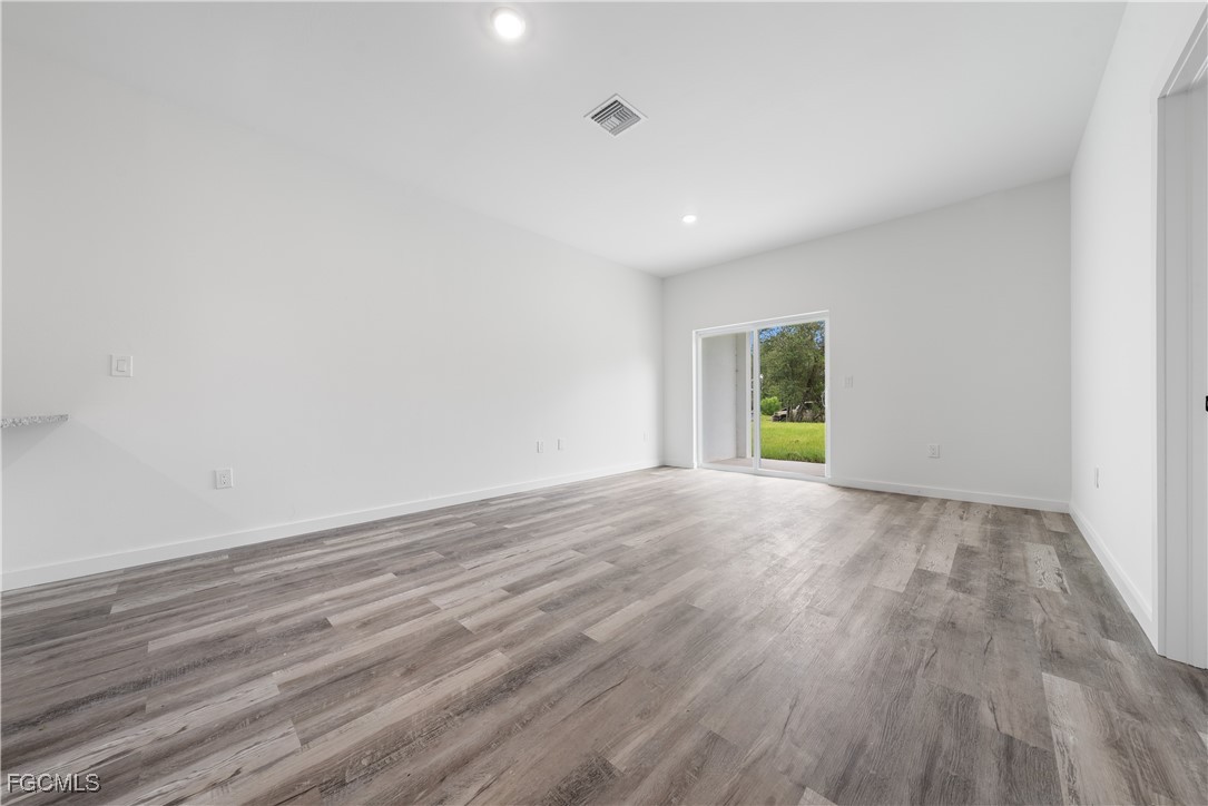 1025/1027  Meadow Road