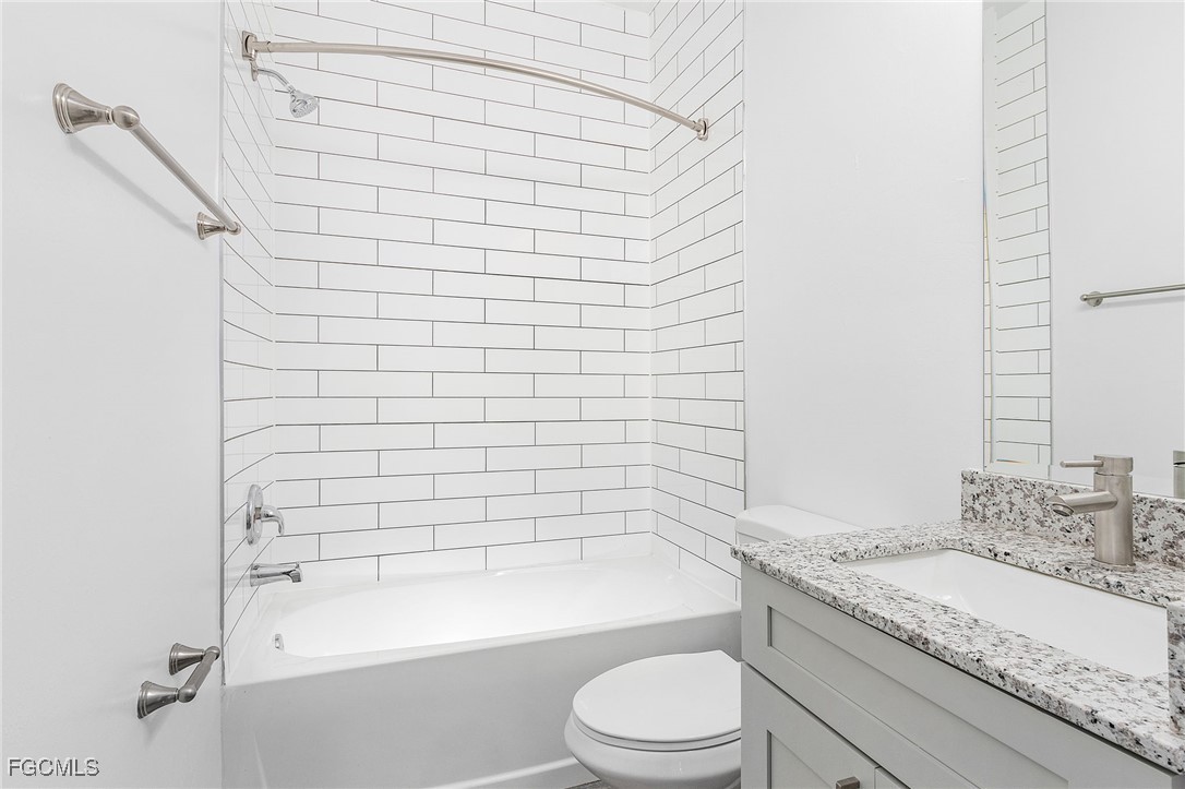 3106/3108 SE Santa Barbara Place