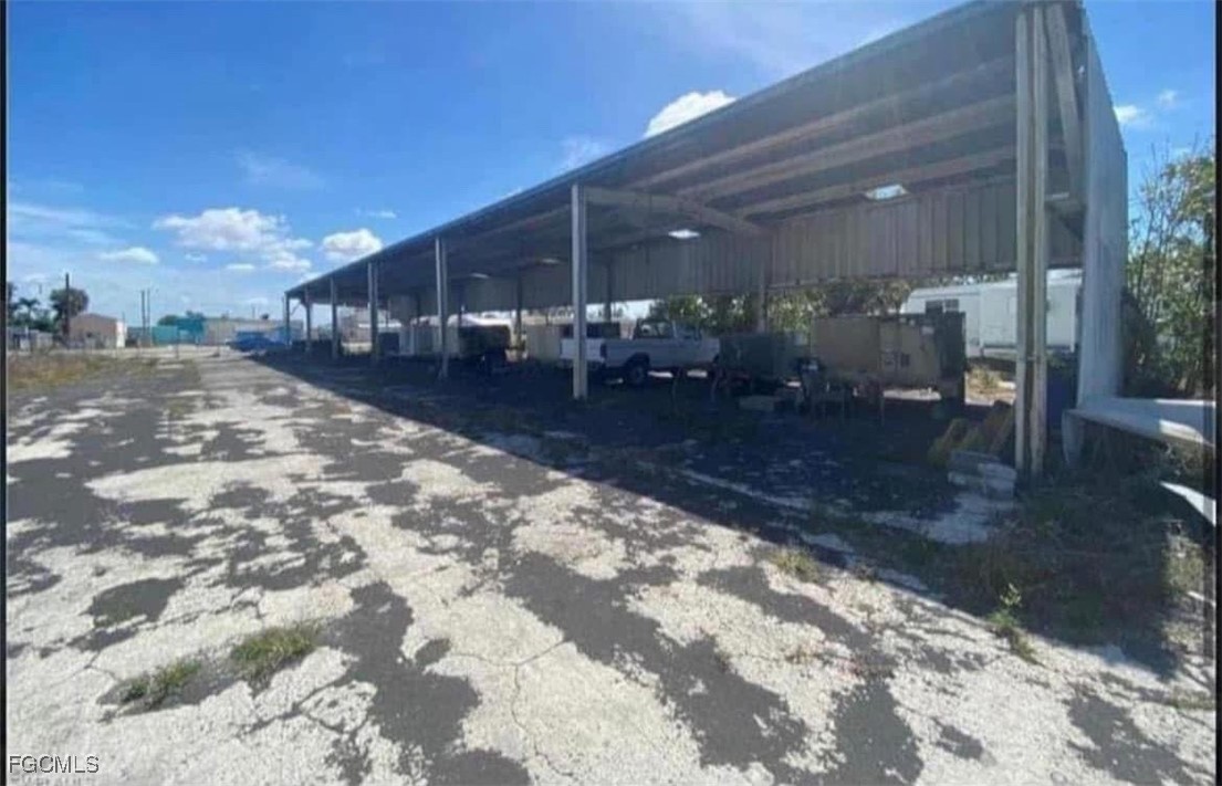 1069 N Tamiami Trail