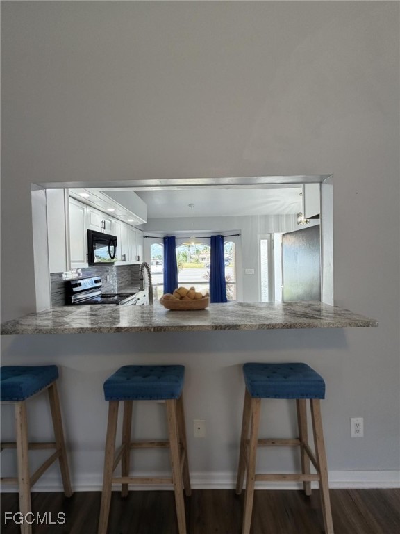 1418  Cape Coral Parkway