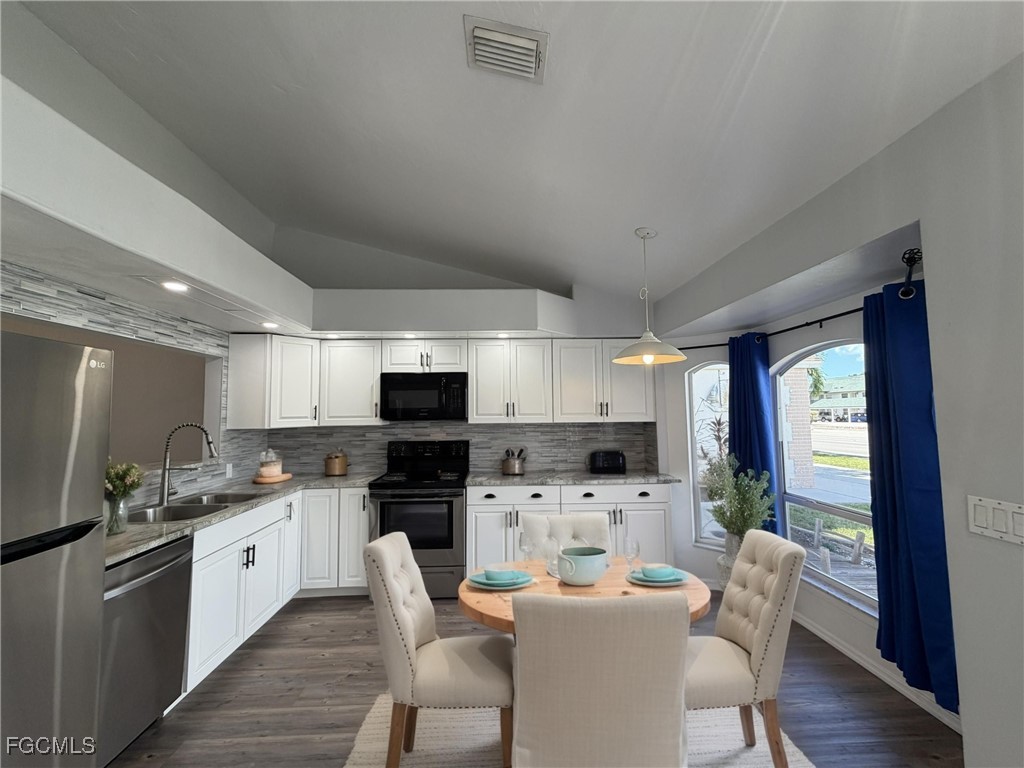 1418  Cape Coral Parkway