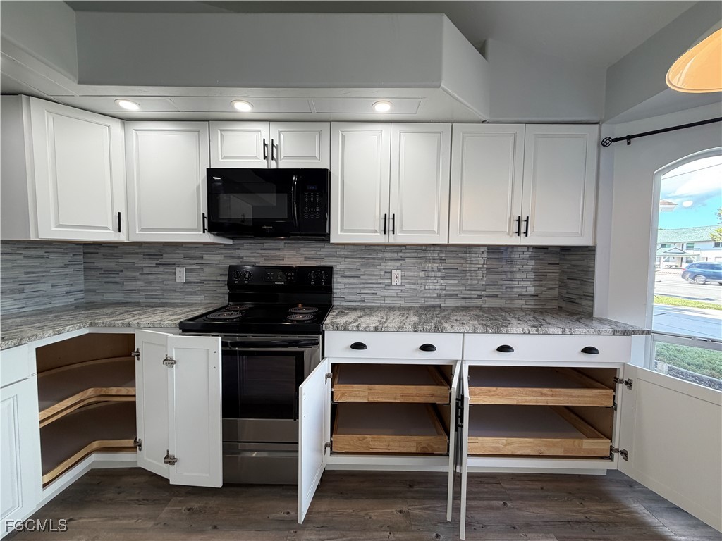 1418  Cape Coral Parkway