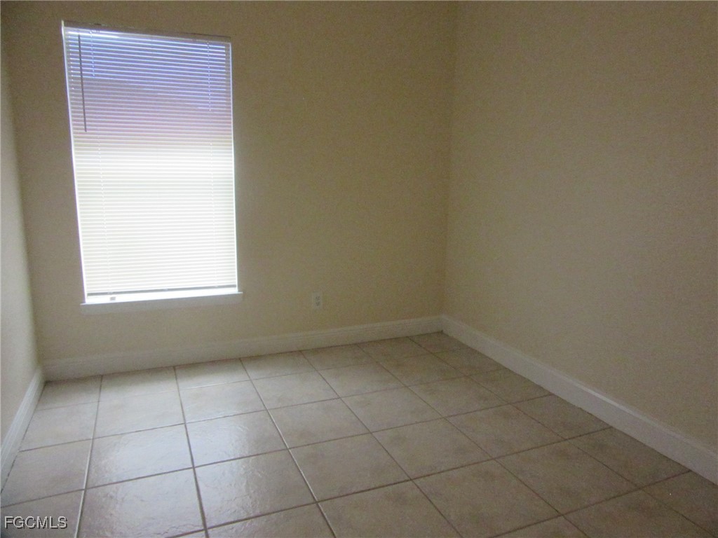 821/823  Meadow Road