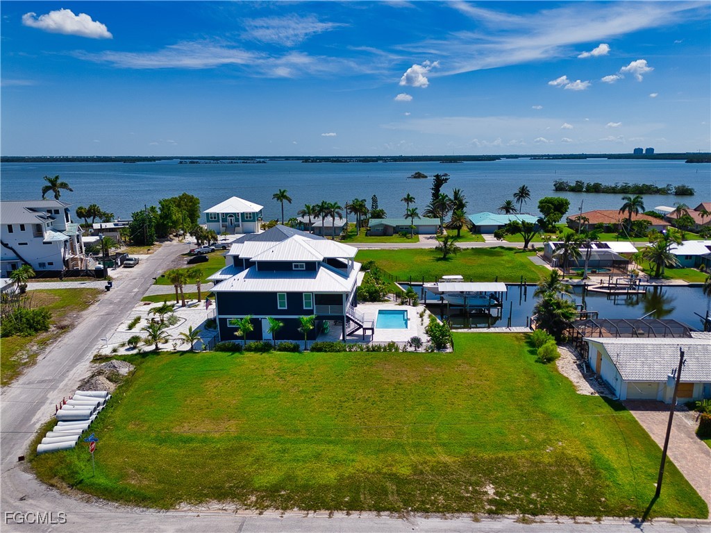 1  Palmview Boulevard