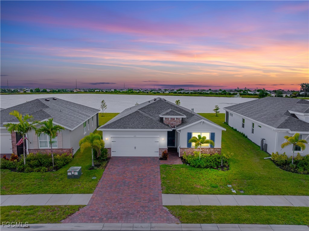 879  Stonewater Lake Terrace