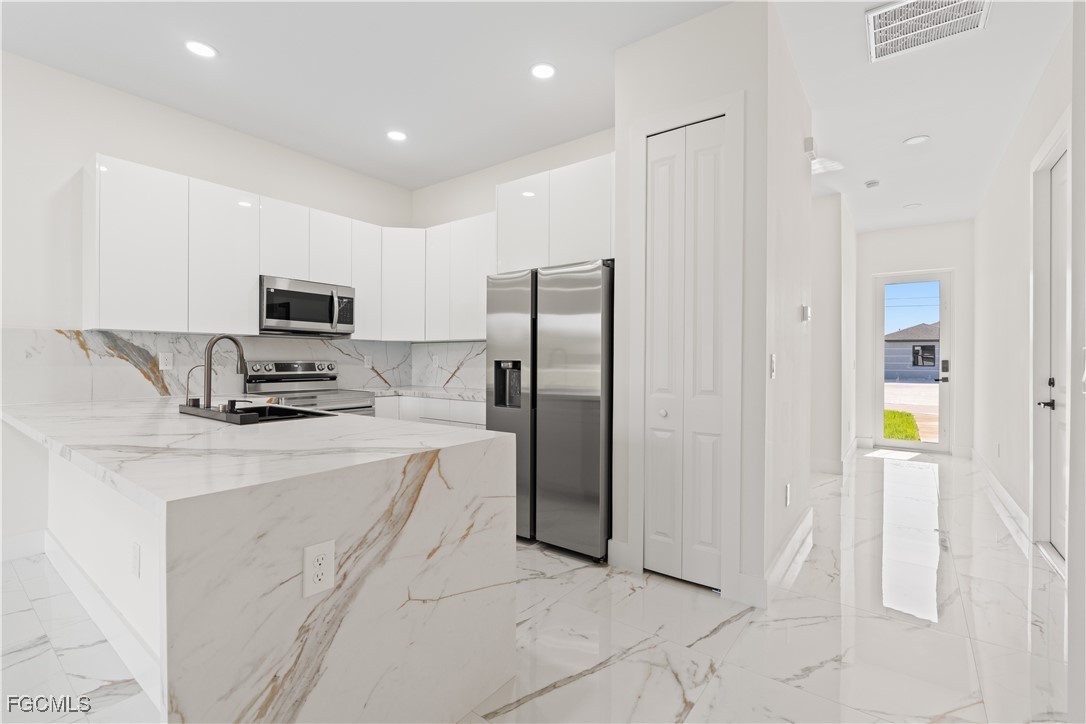 428/430  Petite Avenue