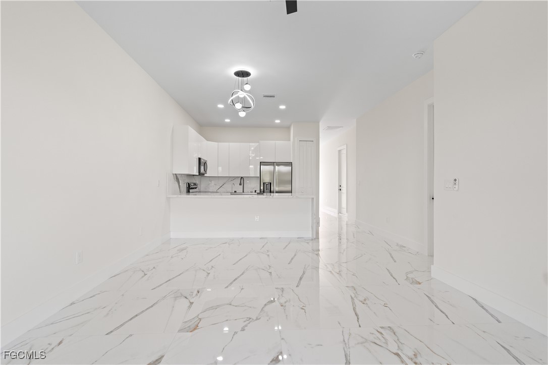 428/430  Petite Avenue