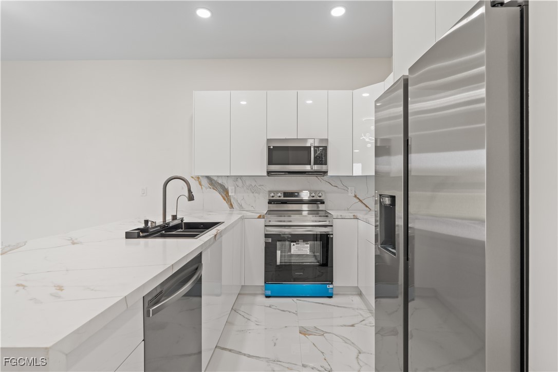 428/430  Petite Avenue