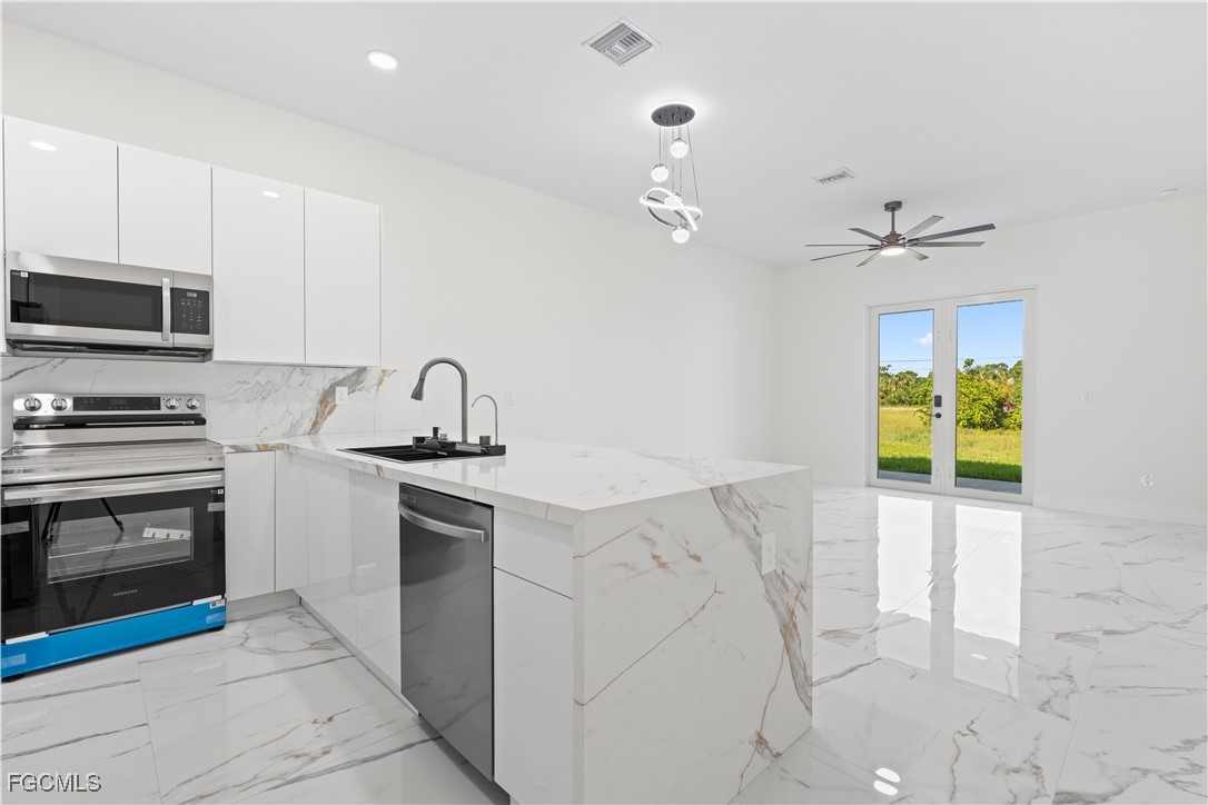 428/430  Petite Avenue